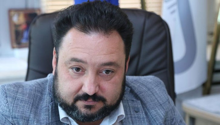 Те посочват, че са възмутени от "опитите разговорът за безпрецедентното спиране на ефира да бъде подменян с финансови въпроси за размера на заплатите и хонорарите в БНР" Те посочват, че са възмутени от "опитите разговорът за безпрецедентното спиране на ефира да бъде подменян с финансови въпроси за размера на заплатите и хонорарите в БНР"