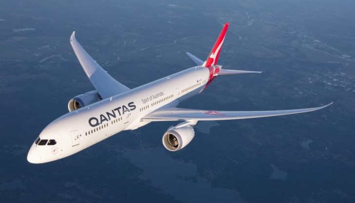 Самолетът кацна след близо 20 часа във въздуха