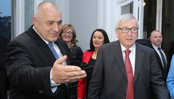 Оттук нататък сме ние, няма кой друг Оттук нататък сме ние, няма кой друг