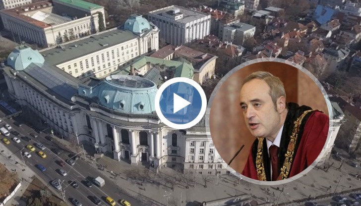 Документът попада случайно при преподаватели в университета преди няколко месеца