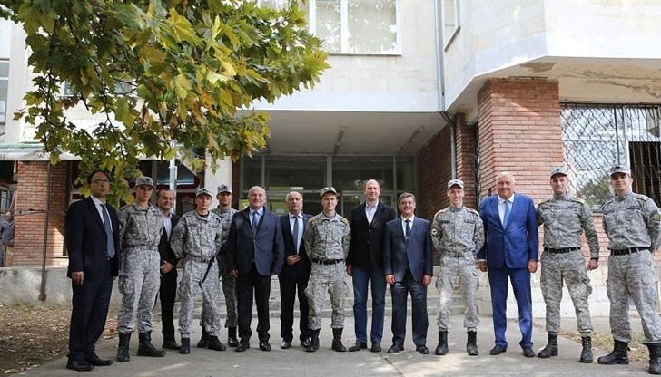 След близо 17-годишна пауза висшето военновъздушно училище "Георги Бенковски" отново ще бъде гордостта на българската авиация
