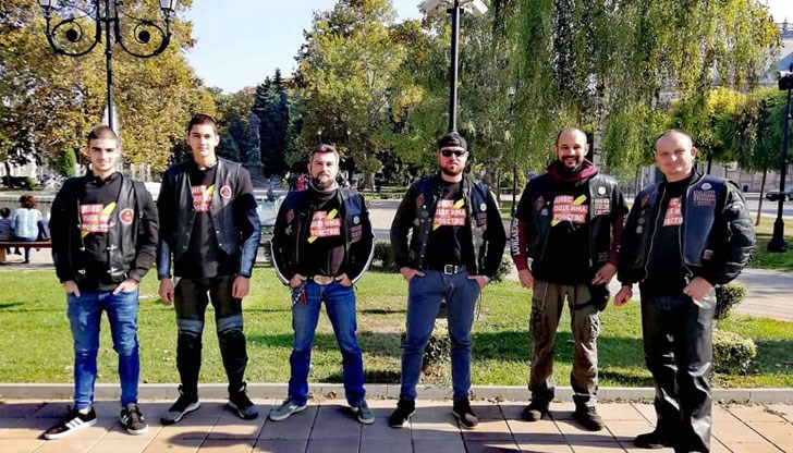 Младежите от „Live free - ride free“ помагат на деца до 18 годишна възраст