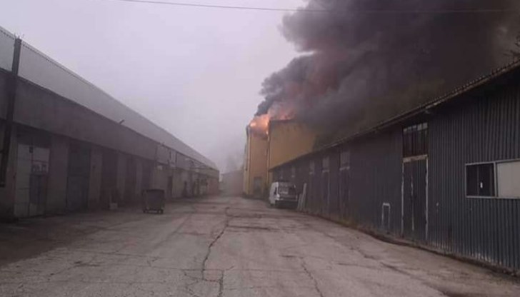 Унищожен е вторият етаж, готова продукция и съоръжения