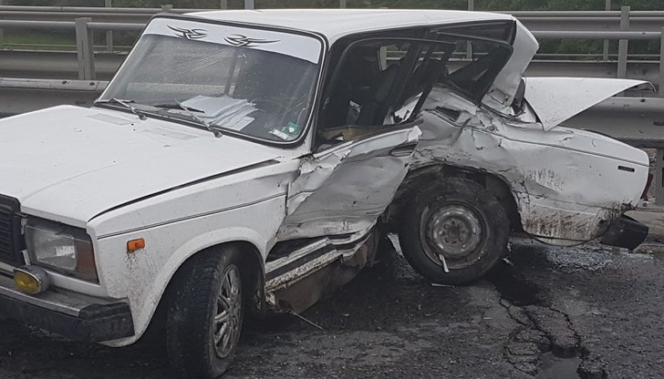 Движението е временно ограничено заради катастрофа с пострадали Движението е временно ограничено заради катастрофа с пострадали