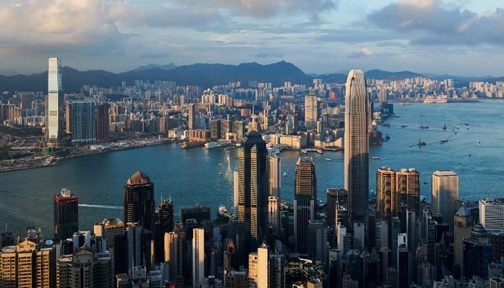 Паркомястото се намира в „Центърът“ (The Center)