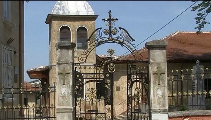 Свещениците от Пловдив и от Русе са депозирали своите оставки