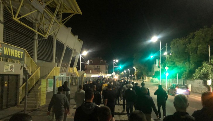 Три полицейски буса пазиха футболистите на Ботев от бултрасите