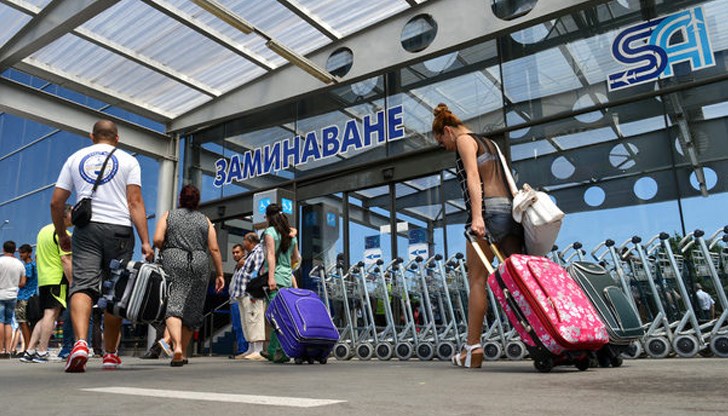 15% или около 6 500 от зрелостниците са избрали да продължат обучението си в университет извън България 15% или около 6 500 от зрелостниците са избрали да продължат обучението си в университет извън България