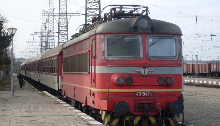 При преминаването от лятно към зимно часово време е необходимо някои пътнически влакове да престоят в различни железопътни гари в нощта между 26.10.2019 г. и 27.10.2019 г.