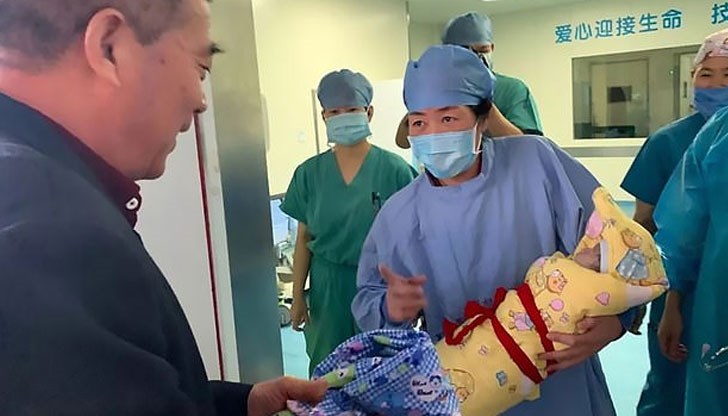 Майката твърди, че е забременяла по естествен път от 68-годишния си съпруг