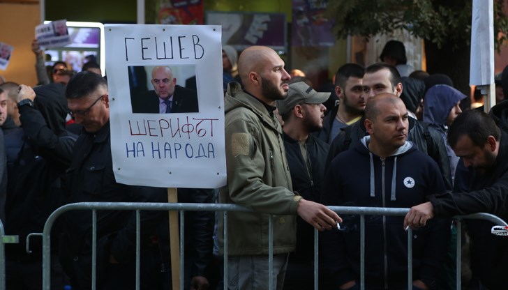 Майка разкри, че на сина й предложили 20 лв, за да отиде на протеста в подкрепа на Гешев