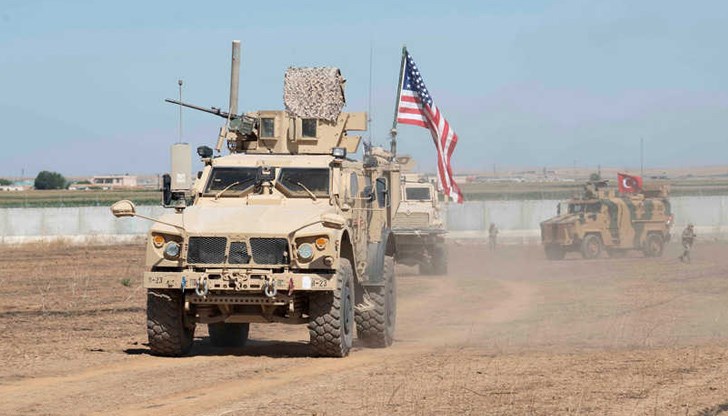 Над 70 бронирани автомобила със закачени на тях знамена на САЩ, превозващи военно оборудване и ескортирани от хеликоптери, са преминали през град Тал Тамр