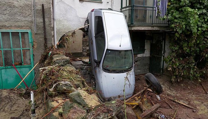 Тялото на таксиметров шофьор, чиято кола била завлечена от водните потоци, бе намерено в района на Каприата д'Орба
