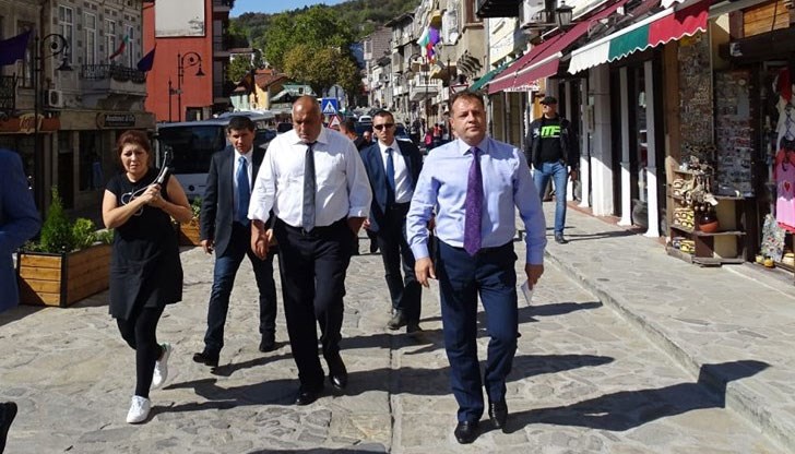 Става въпрос за видео от петък, в което Борисов вози Панов в джипа и обсъждат проекти за общината