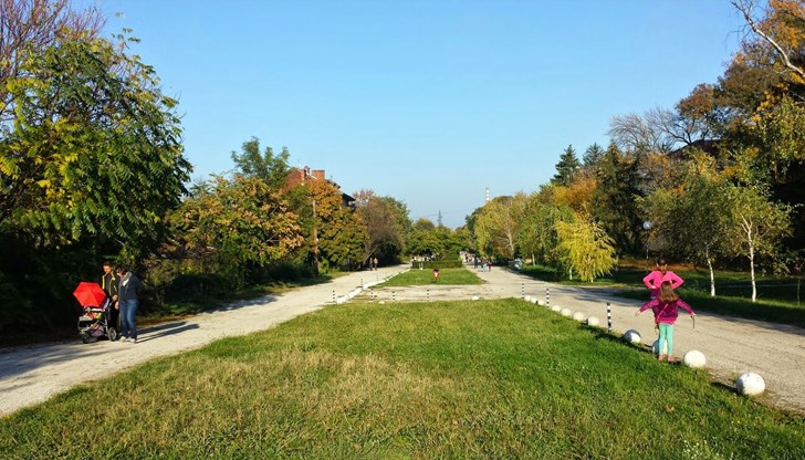 Слънчева есенна седмица с летни температури