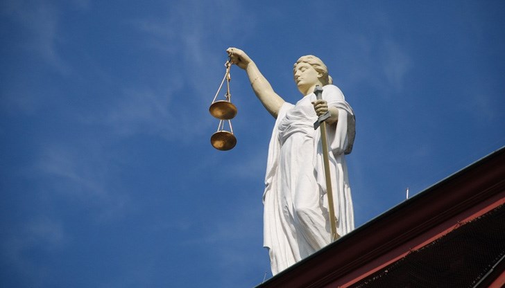 Той води съдебен процес за катастрофа от преди 4 години, когато бил в Гърция