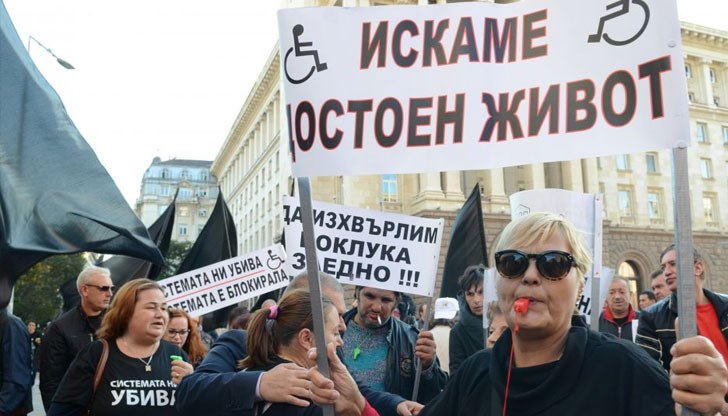 В половината общини у нас няма нито един кандидат за личен асистент В половината общини у нас няма нито един кандидат за личен асистент