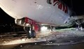 Самолет кацна по корем на летището в Богота
