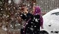 Сняг блокира трафика в Техеран