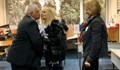 Посрещнаха Лили Иванова с орхидеи в изборната секция