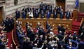 Депутатите в Гърция получават електромобили