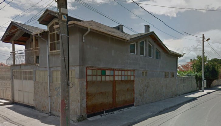 Жената се страхува дори да отиде до автобусната спирка Жената се страхува дори да отиде до автобусната спирка