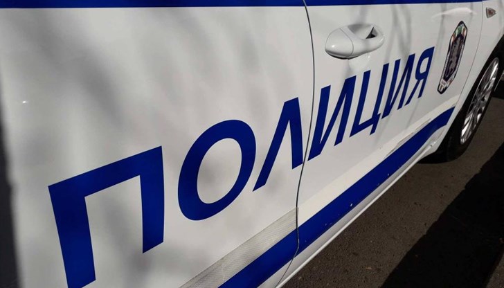 По първоначални данни липсвали 15 стека цигари от различни марки, трайни колбаси, сума в размер на около 250 лева и лаптоп