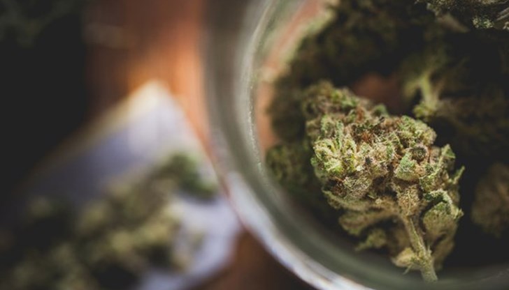 Полицаите усетили миризма на марихуана в колата на мъжете Полицаите усетили миризма на марихуана в колата на мъжете