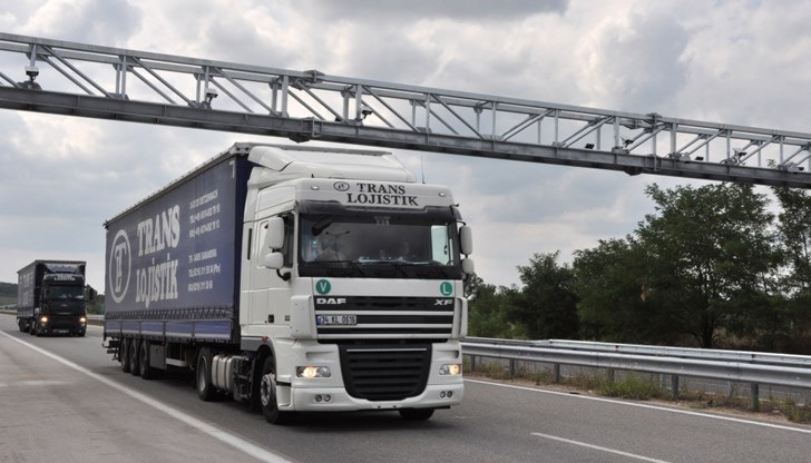 При липса на декларирани данни, с които да може да се установи изминатото разстояние, санкцията за водача е 1800 лева на ден