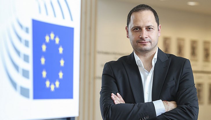 Надявам на конкретен и адекватен на създалата се обстановка отговор от страна на Комисията, пише евродепутатът