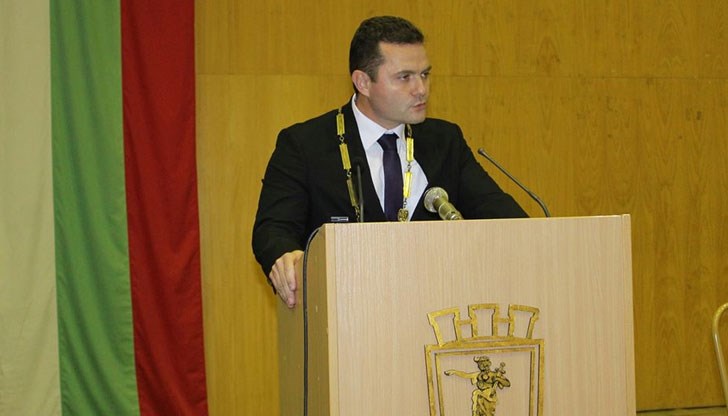 Новият кмет получи символите на властта от отиващия си Пламен Стоилов