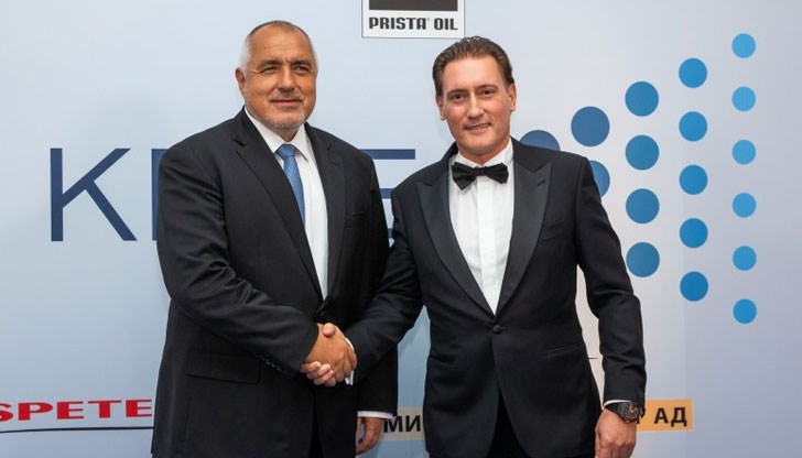 Когато ни управляват безмозъчници, резултатът е, че всички бягат оттук. Никой не издържа на просперитета на гербавите! Когато ни управляват безмозъчници, резултатът е, че всички бягат оттук. Никой не издържа на просперитета на гербавите!