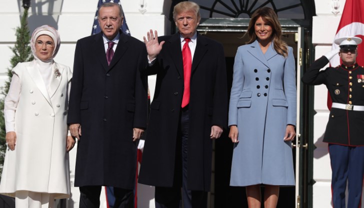 Турският президент бе посрещнат от американския държавен глава Доналд Тръмп