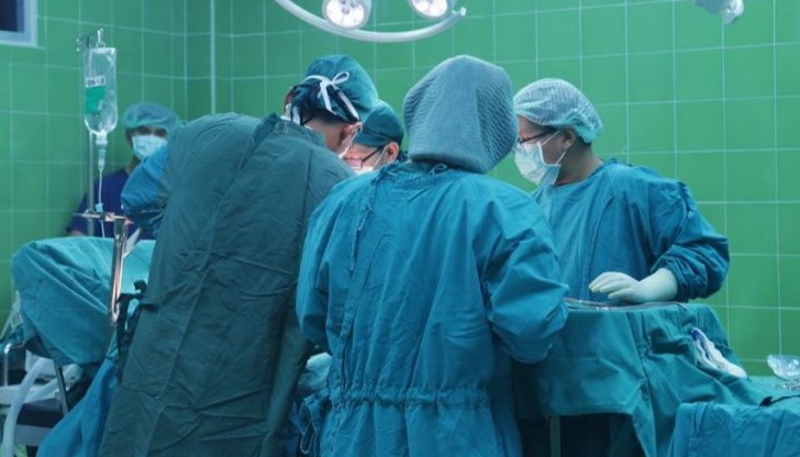 Операцията е била изключително сложна, тъй като е работено в област с изключително много кръвоносни съдове