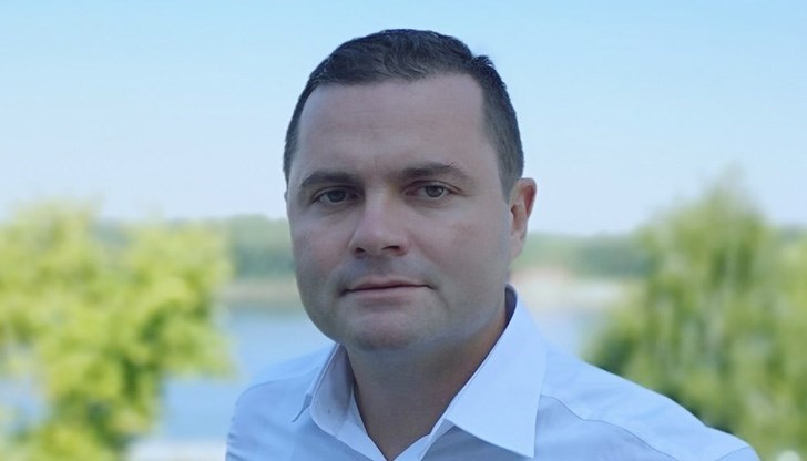 След това ще поема символичния ключ на града от предшественика ми Пламен Стоилов и започвам работа След това ще поема символичния ключ на града от предшественика ми Пламен Стоилов и започвам работа