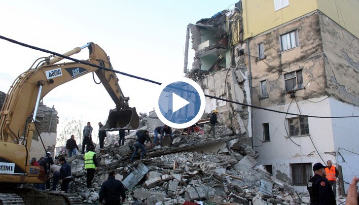Около 10 души от град Дуръс са затрупани под рухнал жилищен блок