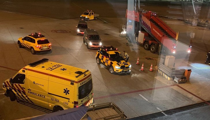 Холандската полиция разследва съмнително устройство на борда на самолет