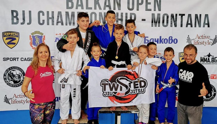 Отборът ни съставен от деца и тийнейджъри спечели 1 златен, 4 сребърни и 2 бронзови отличия Отборът ни съставен от деца и тийнейджъри спечели 1 златен, 4 сребърни и 2 бронзови отличия