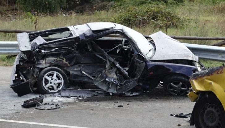 Причините за най-много катастрофи у нас са несъобразената скорост, неправилните маневри и отнемането на предимство Причините за най-много катастрофи у нас са несъобразената скорост, неправилните маневри и отнемането на предимство