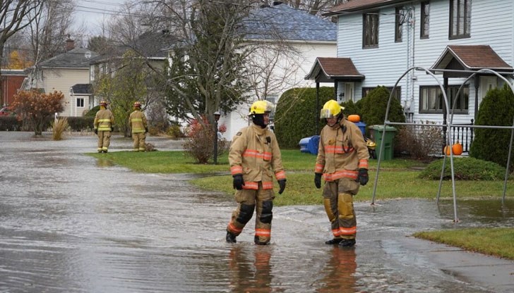 Силен вятър и порой създават неприятности в провинциите Квебек и Ню Брансуик Силен вятър и порой създават неприятности в провинциите Квебек и Ню Брансуик