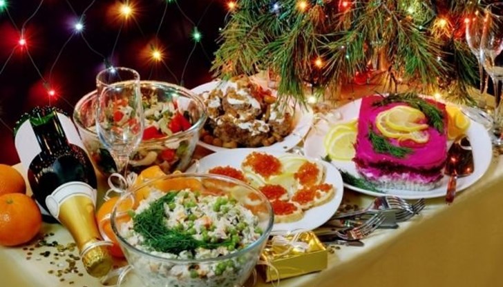 Да си останем вкъщи с родата, ще ни струва два пъти по-евтино от прекарване навън за Нова година