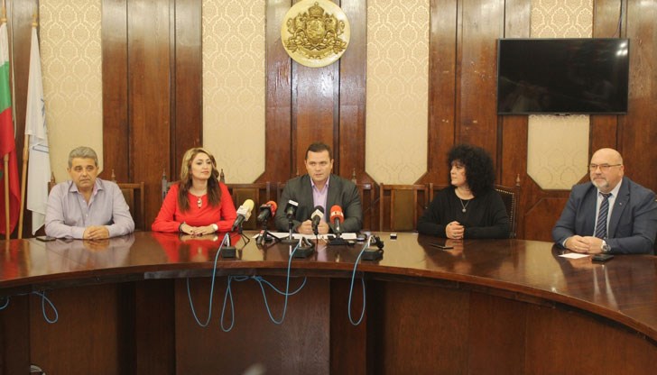 Всеки от тях направи кратко обръщение