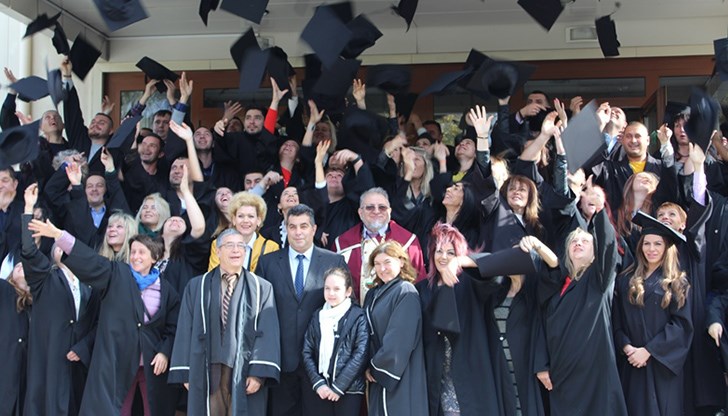 Днес бяха връчени дипломите на випуск 2019