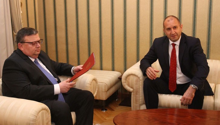 Ако България беше реална, а не псевдодемократична страна, всеки избор щеше да е оспорвано състезание с безспорни от професионална гледна точка кандидати Ако България беше реална, а не псевдодемократична страна, всеки избор щеше да е оспорвано състезание с безспорни от професионална гледна точка кандидати