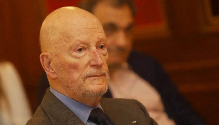 Сакскобургготски припомни девиза: "Съединението прави силата" и отбеляза, че това е важно и вдъхновяващо Сакскобургготски припомни девиза: "Съединението прави силата" и отбеляза, че това е важно и вдъхновяващо