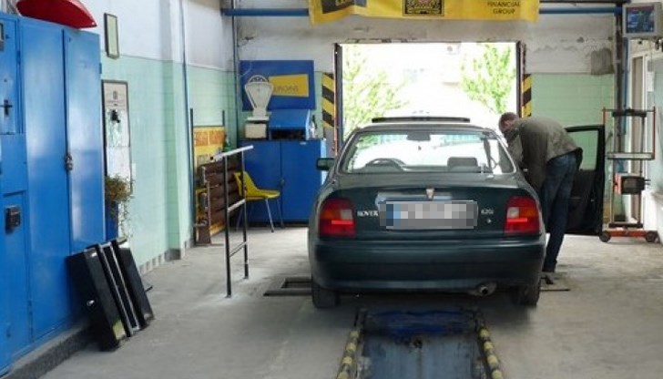 При прегледа в пунктовете пишат данни на изрядни шофьори с платени данъци и така се избягва плащането им от задължените