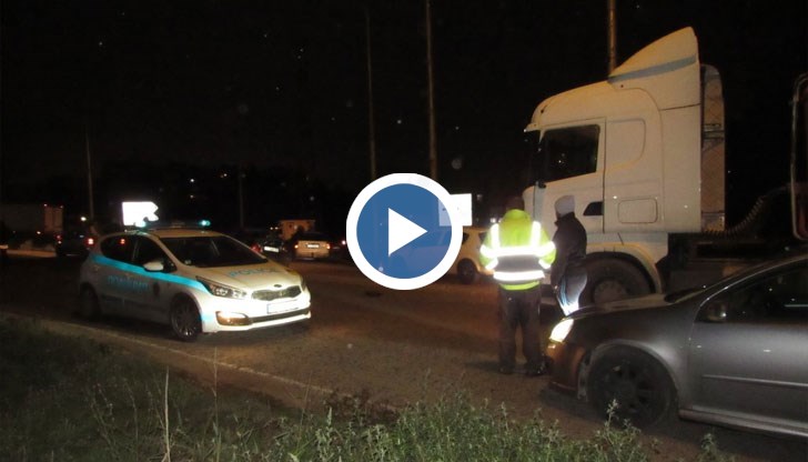 Шофьорът на „Фолксваген“ е набил рязко спирачки и в него се е ударил камион