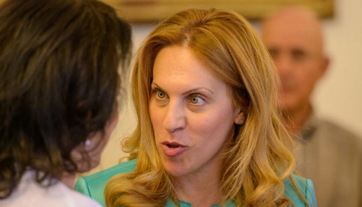 Успешното икономическо развитие е най-важният фактор за демографската политика, казва в интервю вицепремиерът по икономическата и демографската политика Успешното икономическо развитие е най-важният фактор за демографската политика, казва в интервю вицепремиерът по икономическата и демографската политика