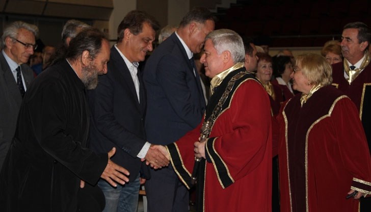 Заслужили преподаватели и докторанти бяха наградени по случай годишнината