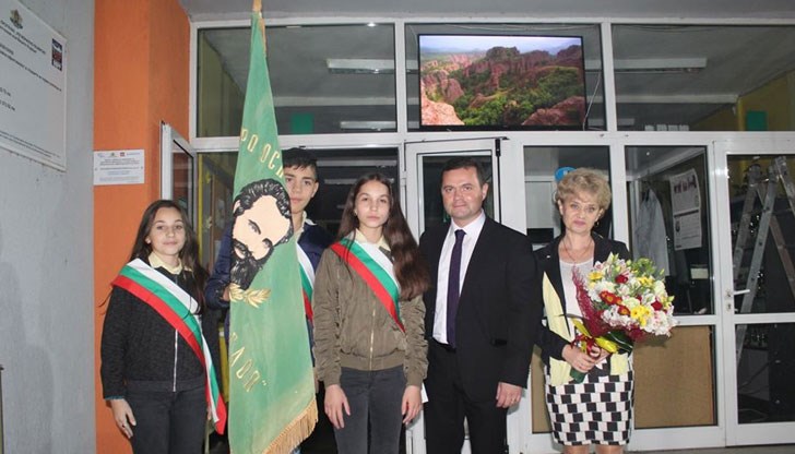 Тук ме научиха на любов към Родината и знанието, сподели градоначалникът